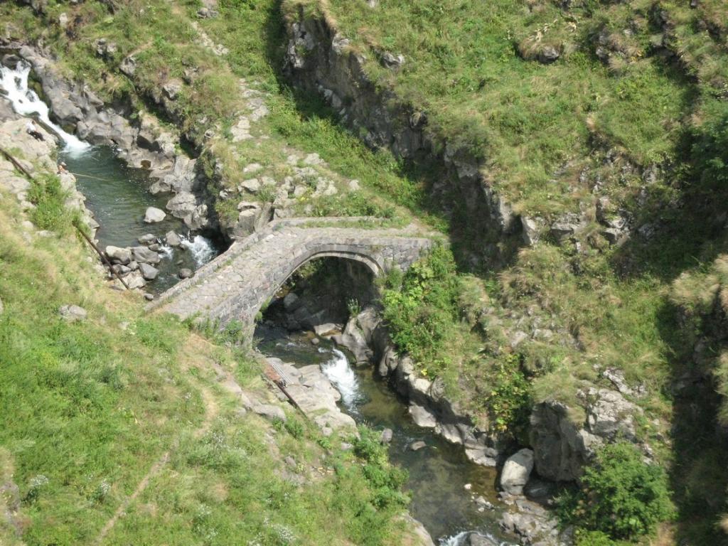 «Լոռի բերդ» կամուրջ (XI-XII դարեր) «Լոռի բերդ» կամուրջ (XI-XII դարեր)